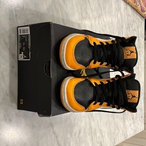 Jordan Sneakers Black and Gold